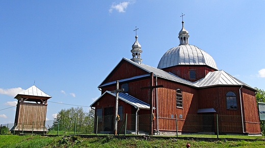 Dawna drewniana cerkiew greckokatolicka p.w. w. Dymitra Mczennika z 1904 roku. Po 1946 roku kaplica rzymskokatolicka p.w. w. Wawrzyca