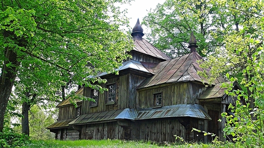 Drewniana cerkiew  Opieki Najwitszej Maryi Panny zbudowana w latach 1894 - 1896. Po 1947 roku nie uytkowana.