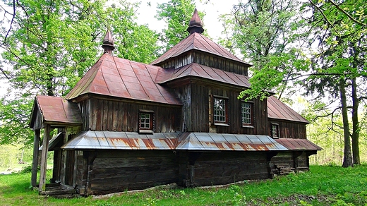 Drewniana cerkiew  Opieki Najwitszej Maryi Panny zbudowana w latach 1894 - 1896. Po 1947 roku nie uytkowana.