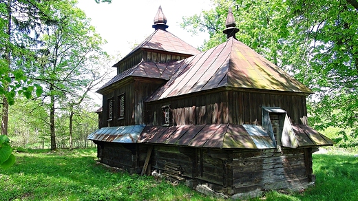 Drewniana cerkiew  Opieki Najwitszej Maryi Panny zbudowana w latach 1894 - 1896. Po 1947 roku nie uytkowana.