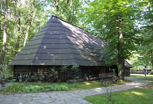 Pszczyna. Skansen: Zagroda wsi pszczyskiej. Stodoa z Kryr, XVIII w.