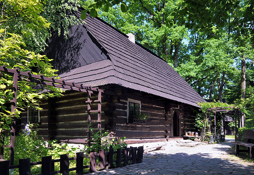 Pszczyna. Skansen: Zagroda wsi pszczyskiej. Chaupa mieszkalna z Grzawy z 1831r.