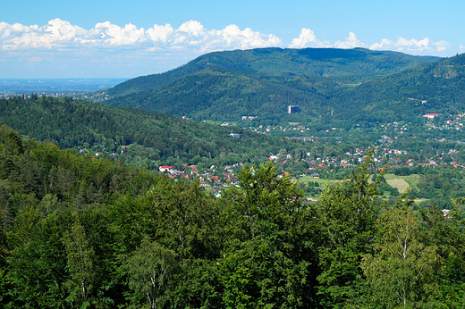 Meszna. Widok z Chaty na Groniu na Beskid May.