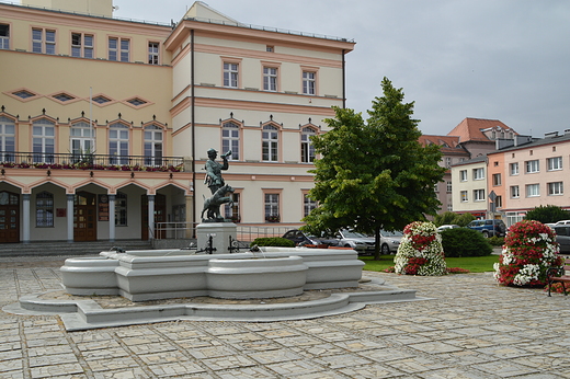 Strzelce Opolskie - Pomnik myliwego na rynku