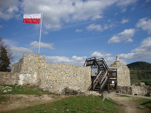 Ruiny zamku na GrzeBaszta w Muszynie
