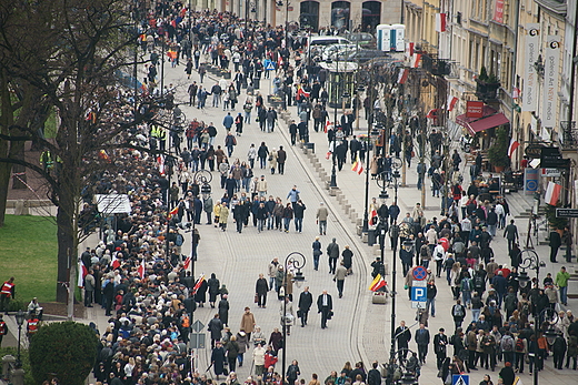 14 kwietnia, Krakowskie Przedmieście - kolejka do Prezydenckiej Pary