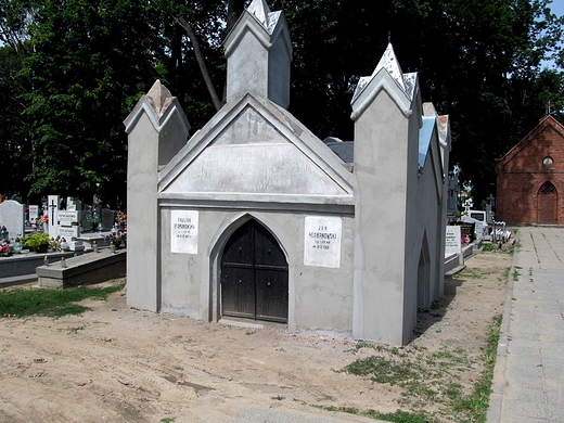 Odnowione stare mauzoleum