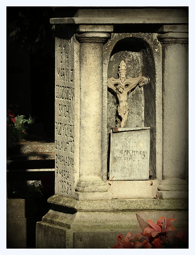 na zamojskim cmentarzu parafialnym