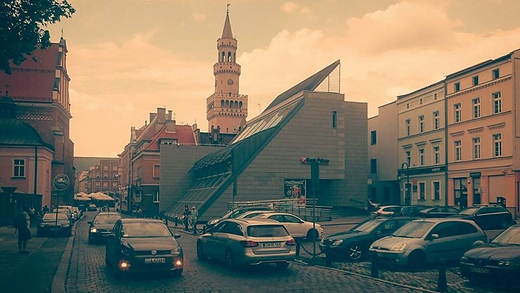 . . . przed rynkiem w Opolu