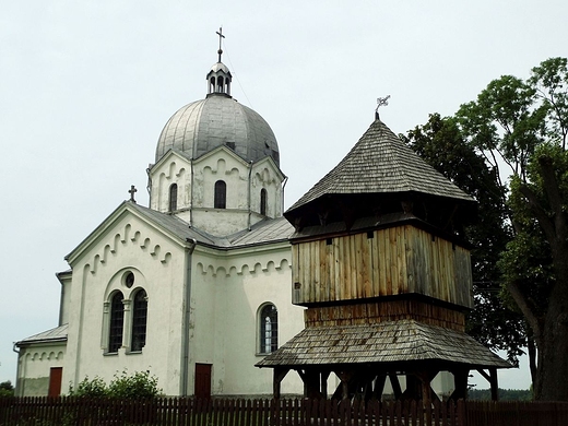 Cerkiew w. Paraskewii z pocz. XX w. z zabytkow dzwonnic