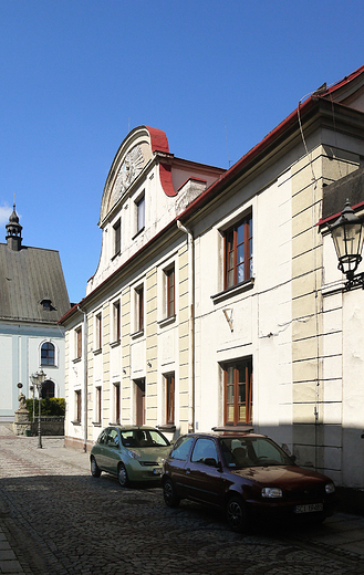 Skoczw. zabytkowy dom parafialny z 1913r. przy ul. Kocielnej.