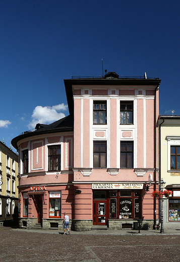 Secesyjny budynek przy skoczowskim rynku.