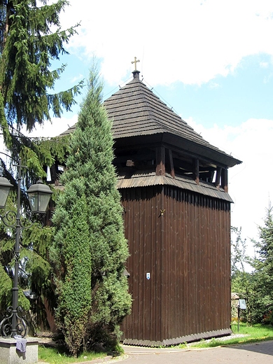 Zabytkowa dzwonnica z prze. XVI i XVII w.