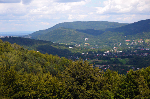 Widok znad Mesznej na Beskid May.