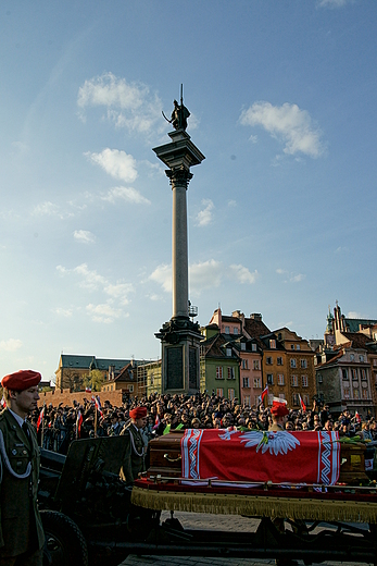 17 kwietnia - kondukt aobny, trumna Pana Prezydenta.
