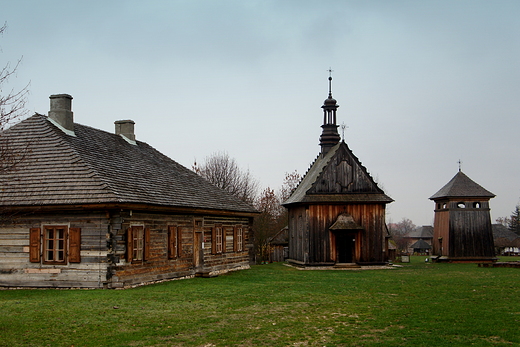 Drewniany koci cmentarny z Rogowa - 1763r. skansen w Tokarni