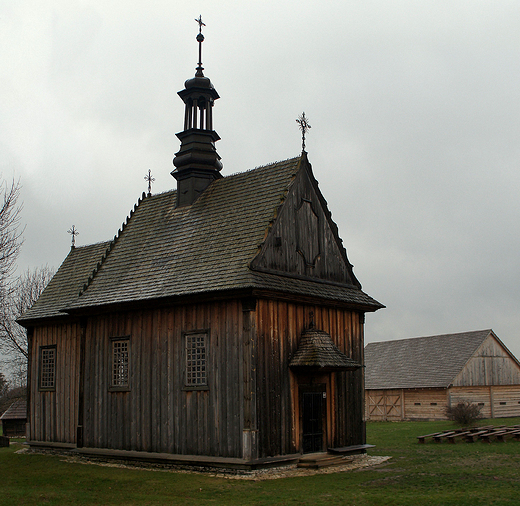 Drewniany koci cmentarny z Rogowa - 1763r. skansen w Tokarni