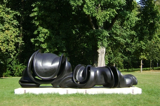 Orosko. Tony Cragg - Early Forms, 2001