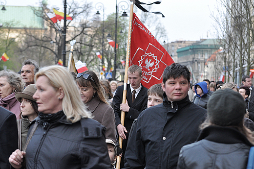 Tłum na Krakowskim Przedmieściu podczas żałoby narodowej
