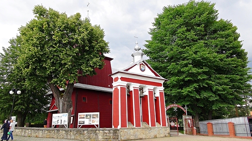 Drewniany kościół Świętych Apostołów Piotra i Pawła wzniesiony w 1612 roku.