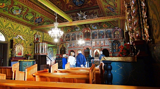 Łemkowska cerkiew św.św. Kosmy i Damiana istniała już pod koniec XVI wieku. Obecny kształt uzyskała w czasie przebudowy w 1780 roku po pożarze. Po Akcji Wisła przejęta przez kościół rzymskokatolicki.