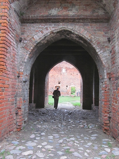 Południowa brama zamku Dybów