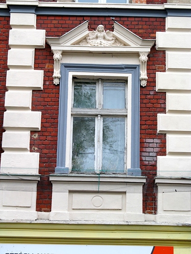 Okno z ozdob