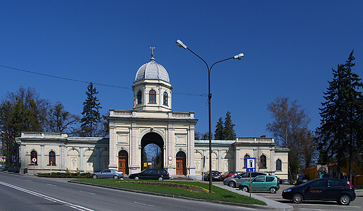 Cieszyn. Brama Cmentarza Komunalnego