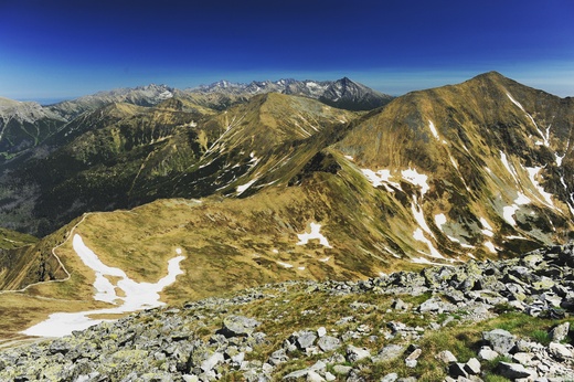 Widok ze szczytu Starorobociaskiego Wierchu w kierunku Byszcza i Bystrej. Tatry Zachodnie