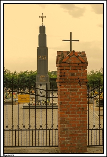 Pogorzelica - pomnik ku czci polegych w wojnach wiatowych