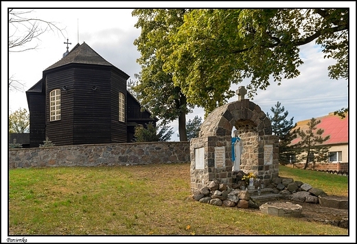 Panienka - drewniany koci pw. Najwitszego Imienia Jezus, wzniesiony w 1787 r.