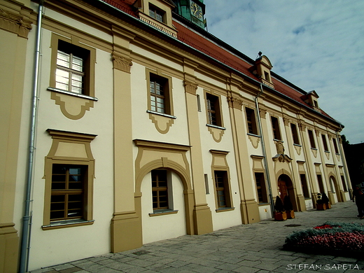 Barokowy ratusz w Rawiczu - obecnie Muzeum Ziemi Rawickiej