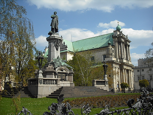 Warszawa. Pomnik Adama Mickiewicza przy ul. Krakowskie Przedmiecie.