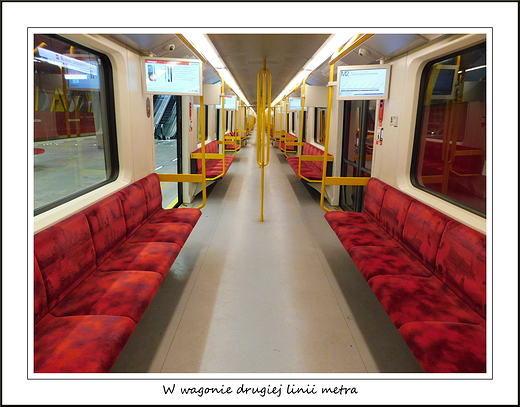 Warszawa. W wagonie II linii metra