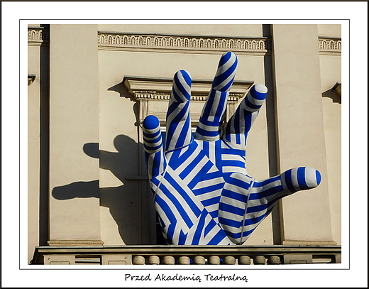 Warszawa. Przed Akademi Teatraln