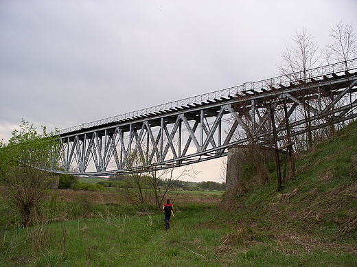 Most kolejowy w Racawicach l.