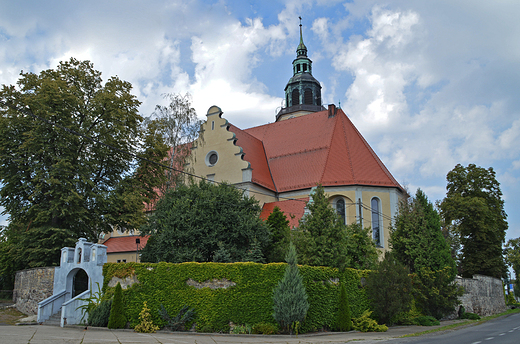 Chrzszczyce - Koci Matki Boskiej Szkaplerznej i w. Stanisawa Biskupa