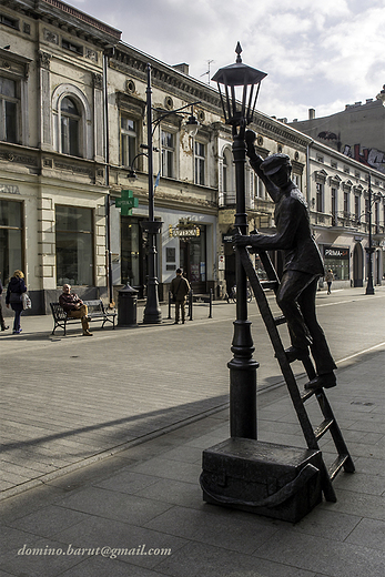 Pomnik Lampiarza, ul. Piotrkowska