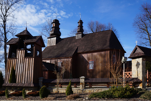 Koci parafialny pw. witego Ducha, drewniany z 1685 r., dzwonnica