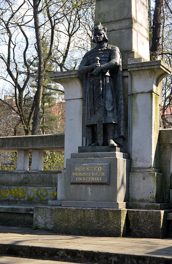 Cieszyn. Pomnik Mieszka I Cieszyskiego.