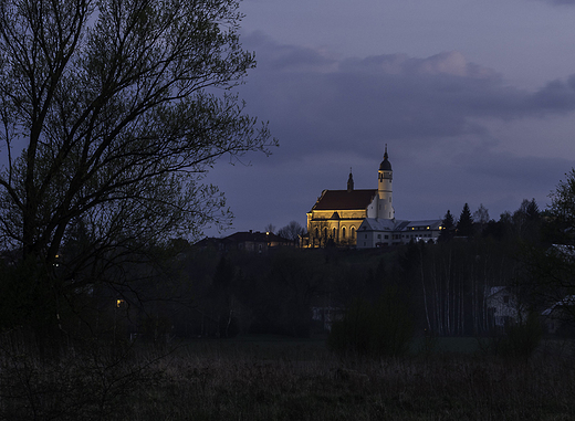 Koci Parafialny p.w. Narodzenia Najwitszej Maryi Panny, nocna iluminacja