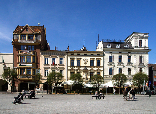 Cieszyn. Zabytkowe kamienice pierzei zachodniej Rynku.