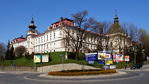 Cieszyn. Ko�ci� �w.El�biety z klasztorem si�str Elzbietanek oraz oddzia� Szpitala �l�skiego.