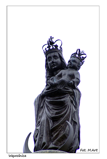 Wąwolnica - Matka Boża Kębelska na placu maryjnym