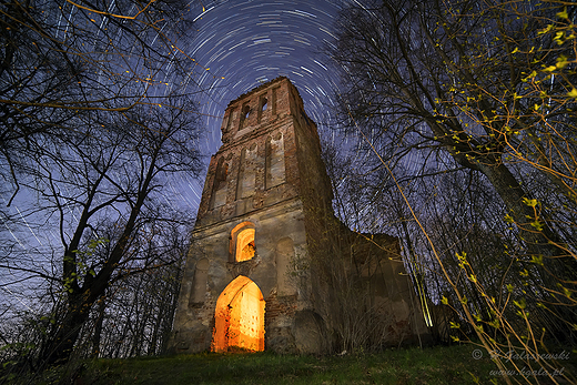 Startrails ruiny kocioa