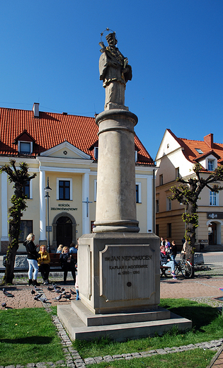 ory. Figura w. Jana Nepomucena na Rynku