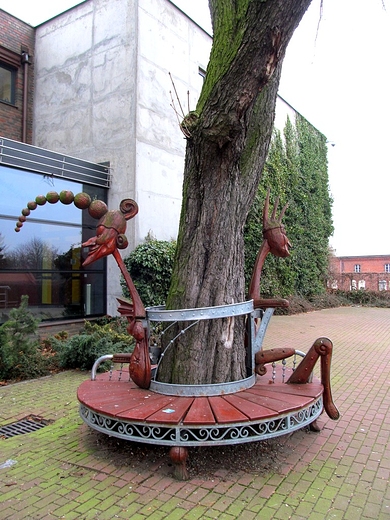 aweczka przed teatrem