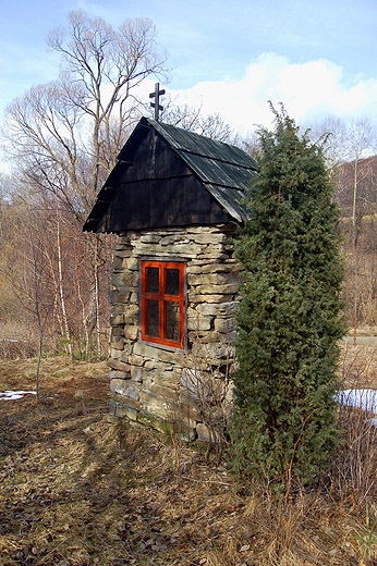 Przydrona kapliczka w Bielicznej. Beskid Niski