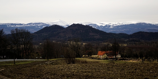 Karkonosze z oddali.