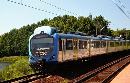 EN71AK rusza ze stacji Goczakowice-Zdrj.
